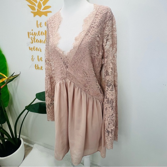 TOBI Blush Pink Nude Lace Scallop Plunge Chiffon Mini Dress Bell Sleeve … - Picture 4 of 16